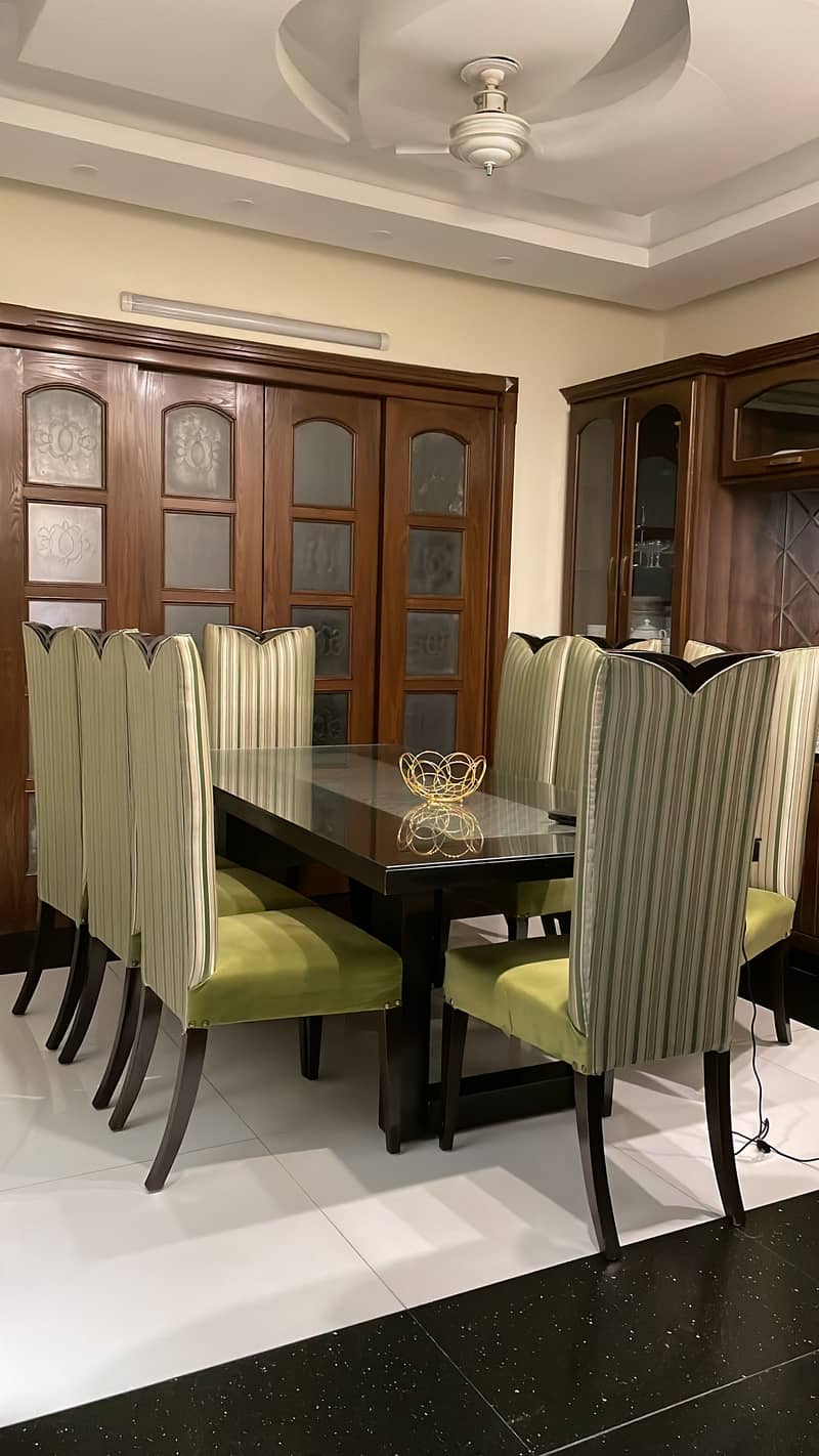 Dining table 0