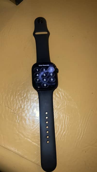 Series 10 gps glossy black dial