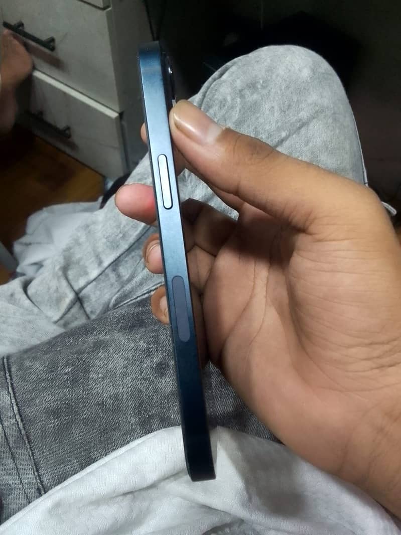 Apple iPhone 13 2