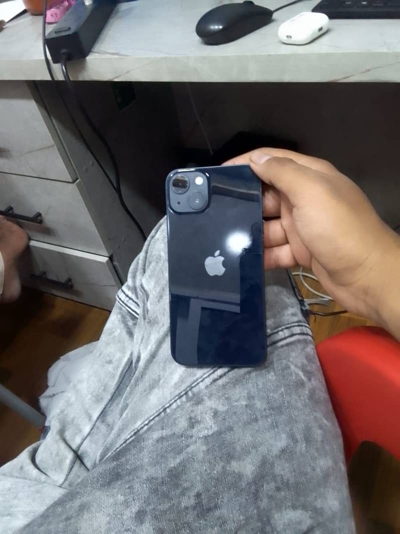Apple iPhone 13 4