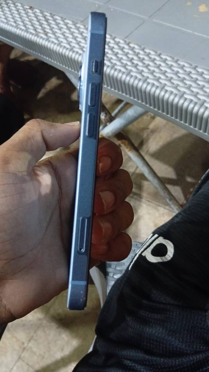 Apple iPhone 14 3