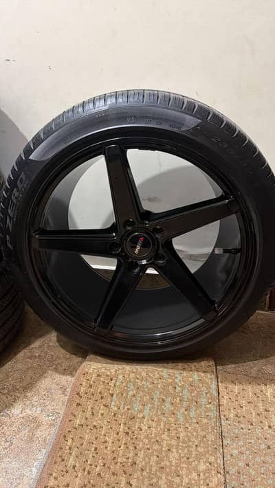 EMOTION R RIM & PIRELLI TYRE