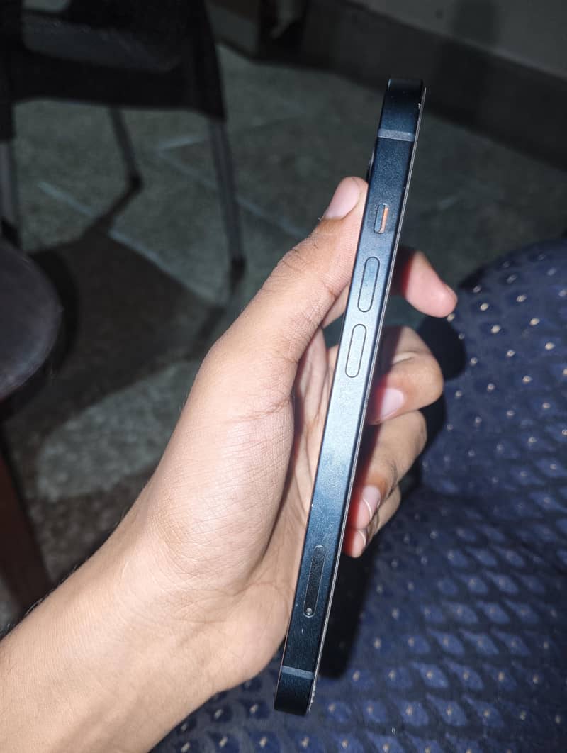 Apple iPhone 13 2