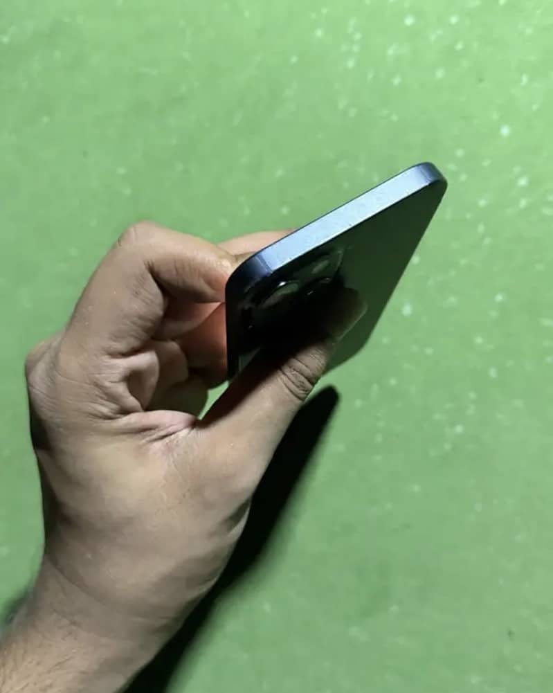 Apple iPhone 13 2