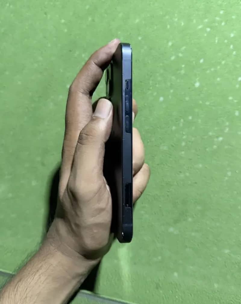 Apple iPhone 13 5