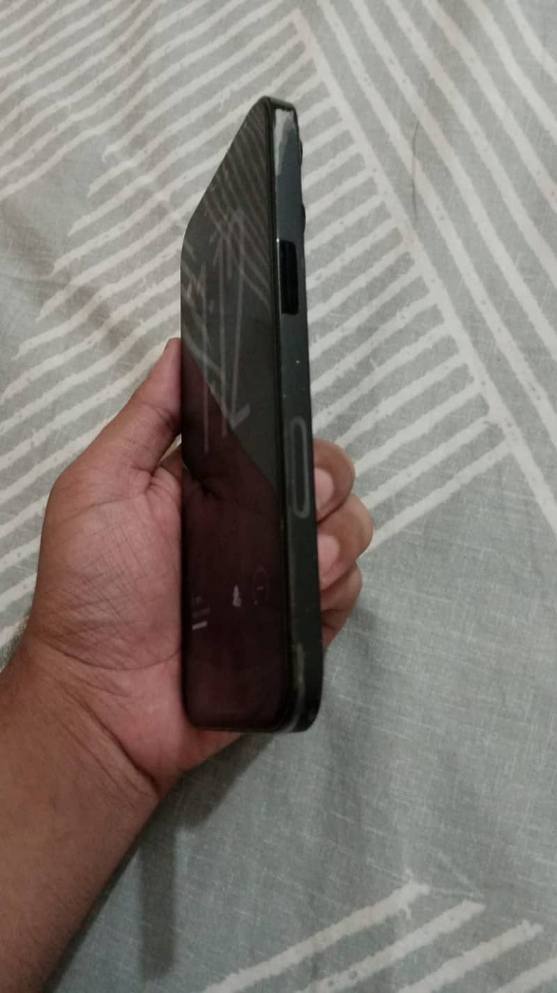 iPhone 14 pro max 3