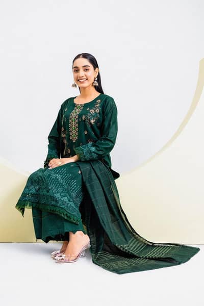 Green Embroidered unstitched lawn suit 3 PC