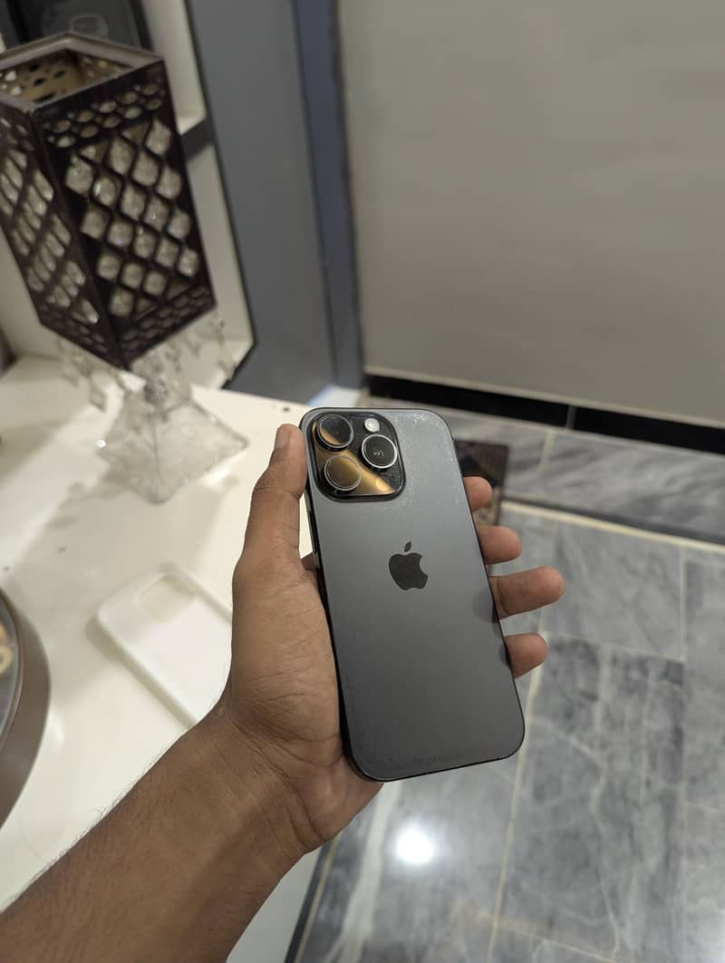 Apple iPhone 16 Pro 2