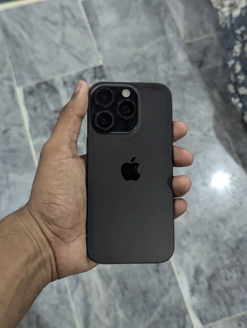 Apple iPhone 16 Pro 4