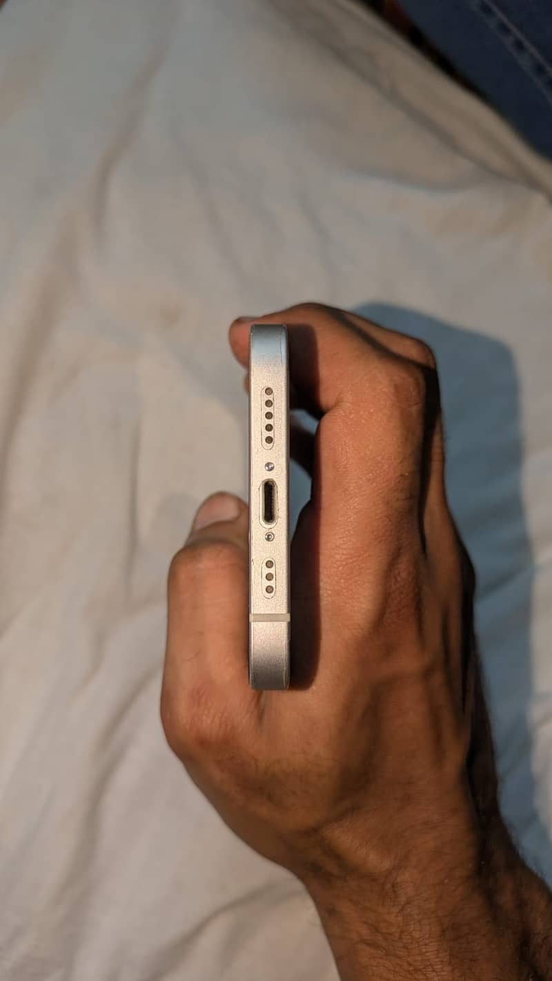 Apple iPhone 12 4