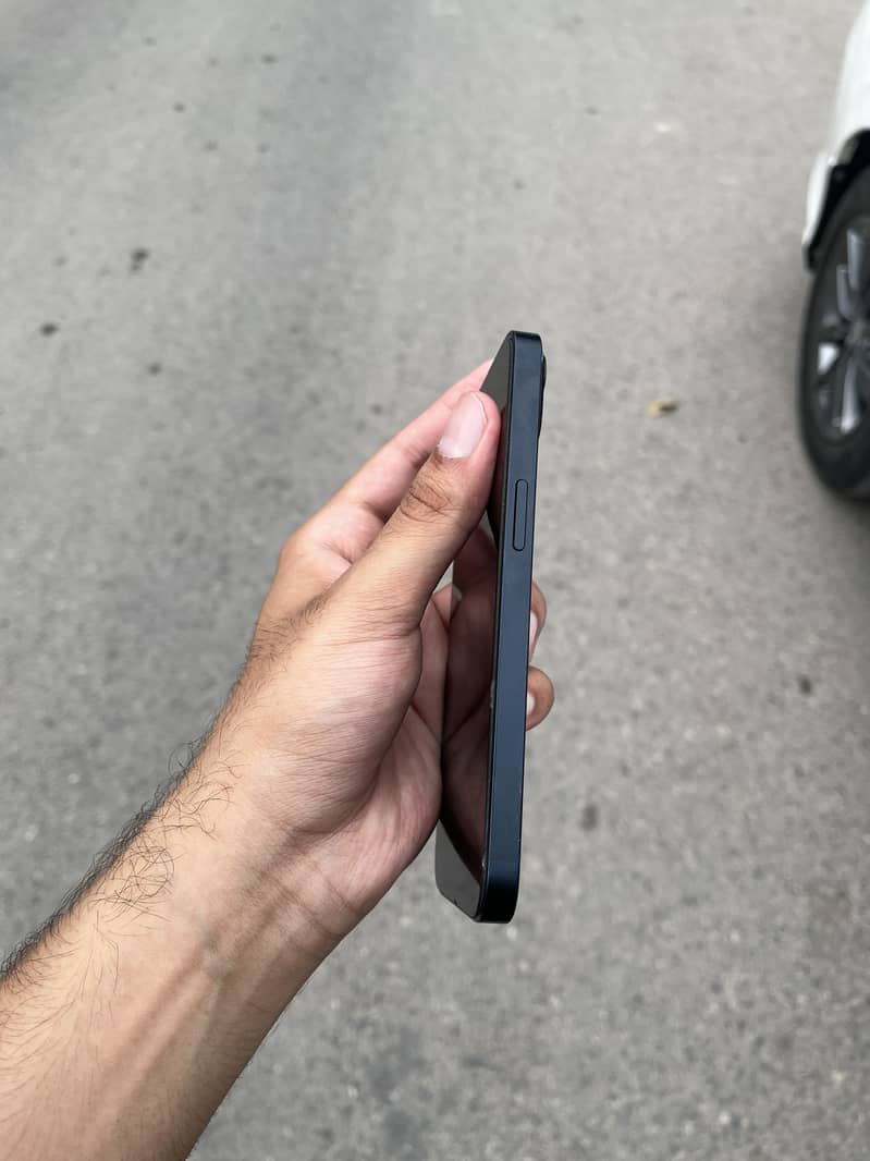 Apple iPhone 13 5