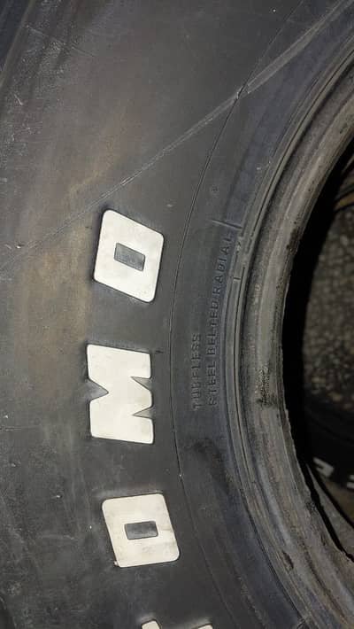 Big offfer.  Mela lut lo ak275/80/15 japenese tyre for sale 3 tyres 