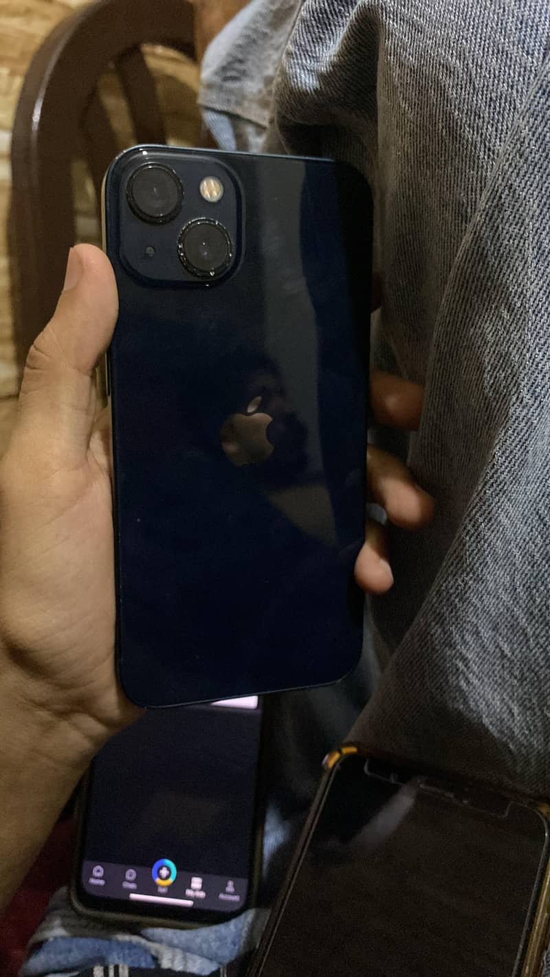 Apple iPhone 13 4