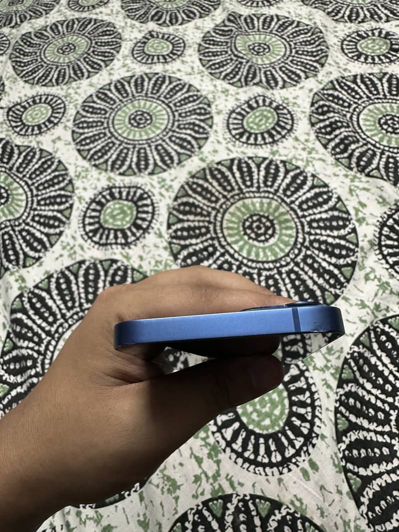 Apple iPhone 13 0