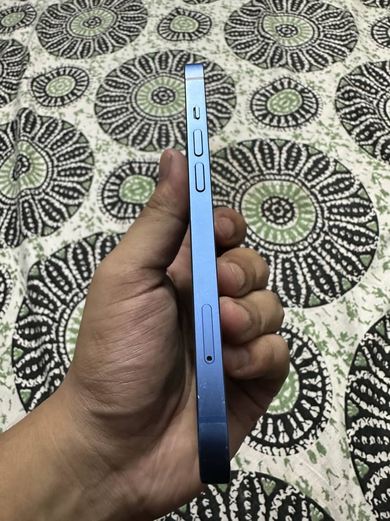 Apple iPhone 13 2
