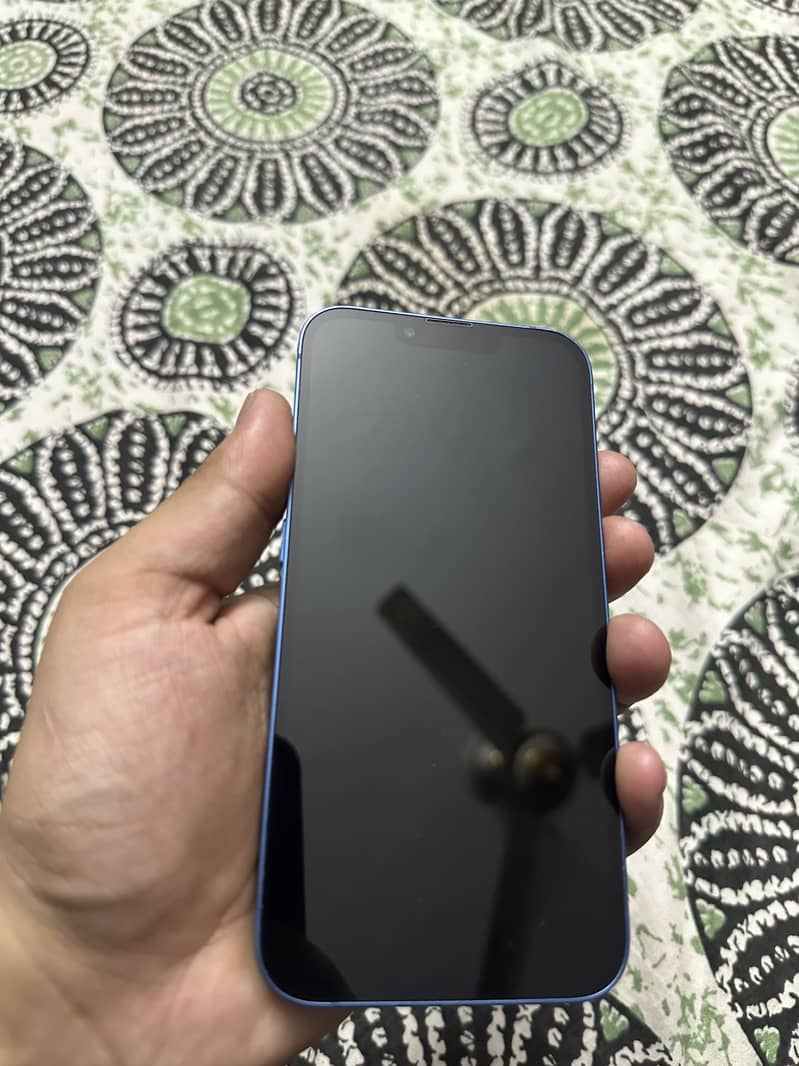 Apple iPhone 13 4