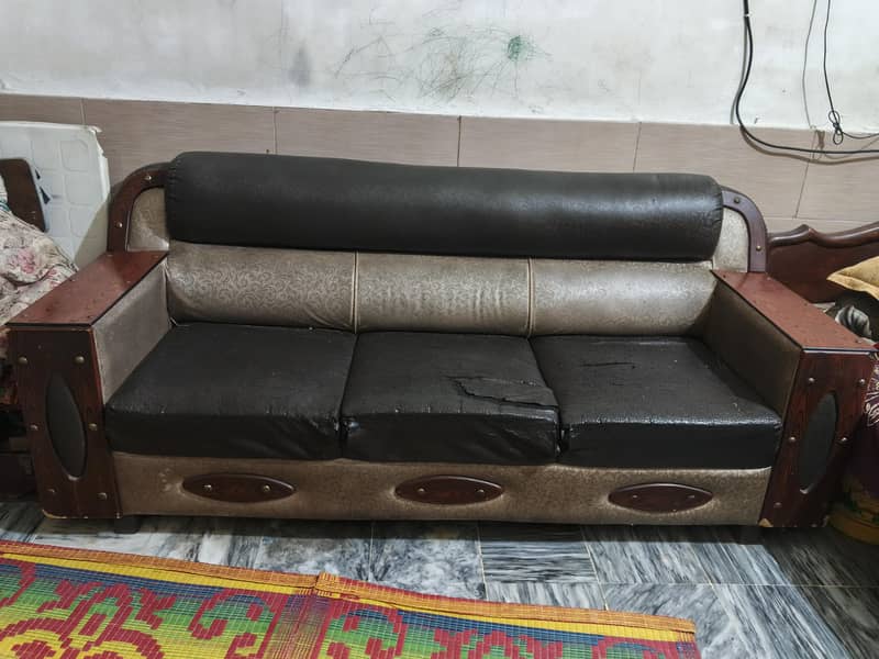 SOFA 3 SEATER 0