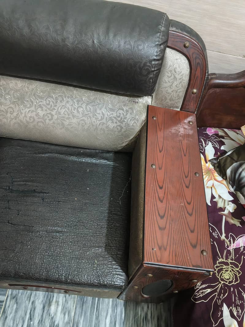 SOFA 3 SEATER 1