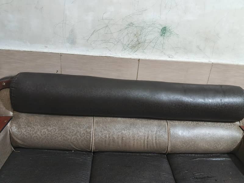SOFA 3 SEATER 2