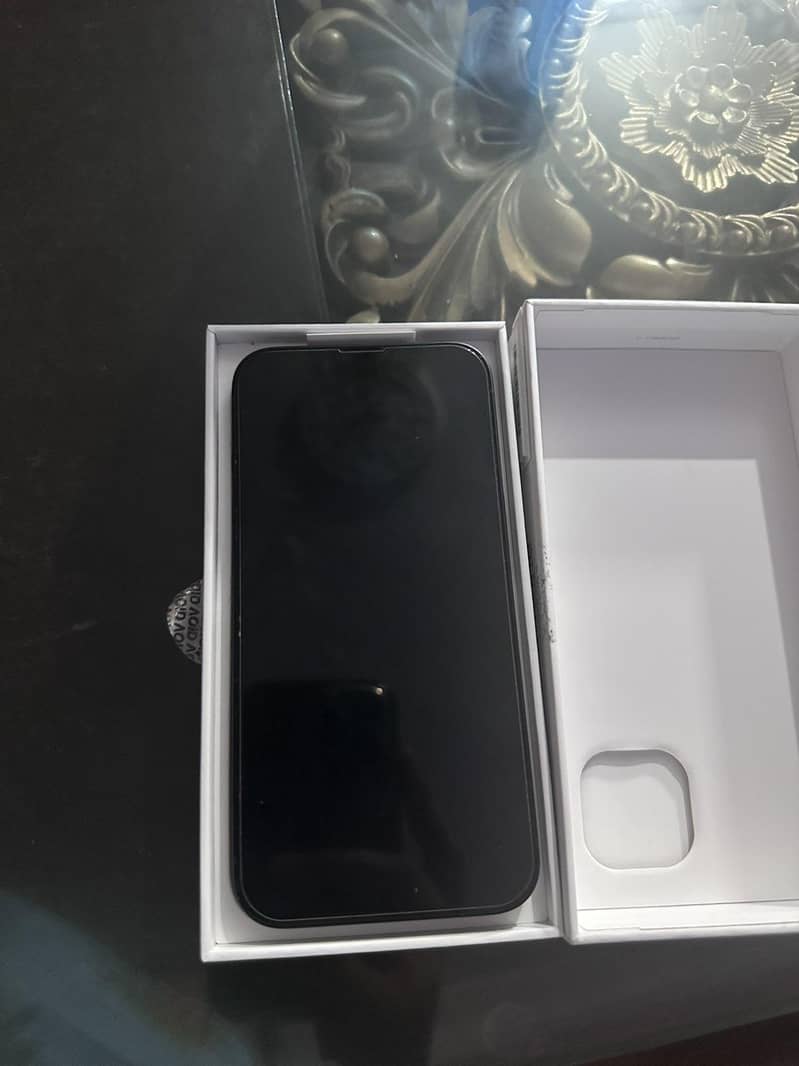 Apple iPhone 13 2