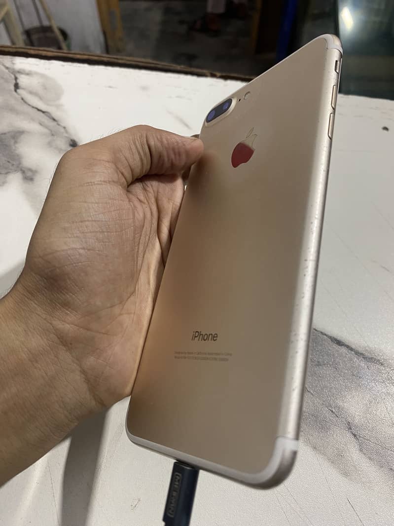 Apple iPhone 7 Plus 5