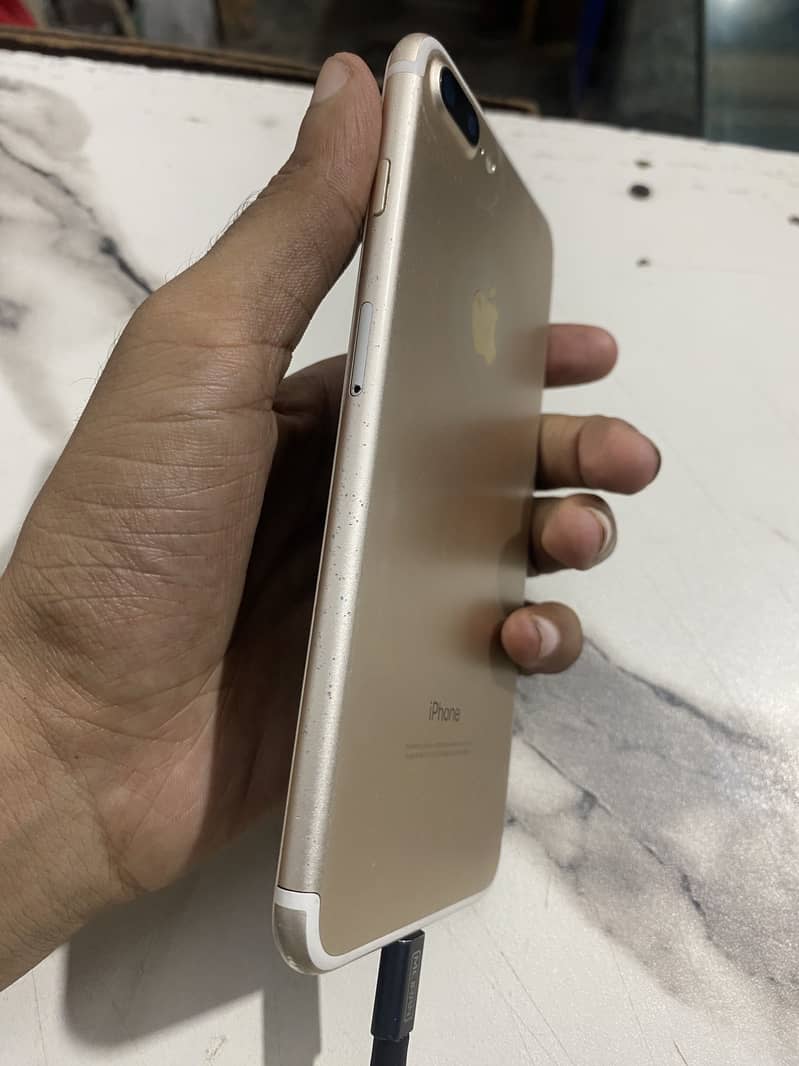 Apple iPhone 7 Plus 9