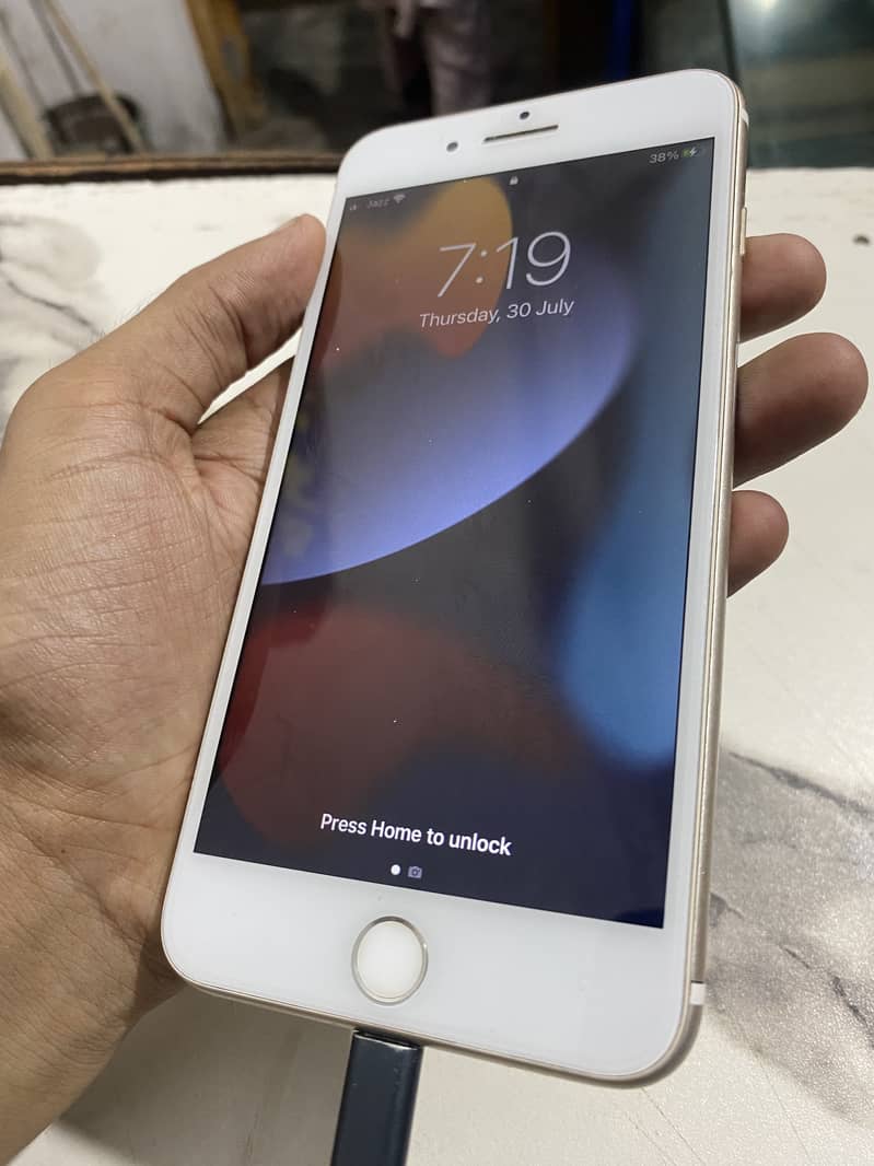 Apple iPhone 7 Plus 10