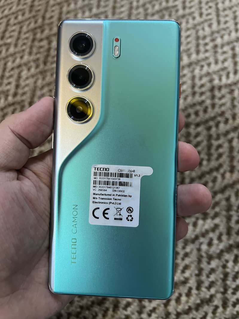 Tecno CAMON 40 Pro 1