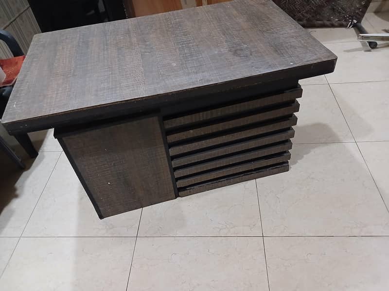 OFFICE TABLE 0