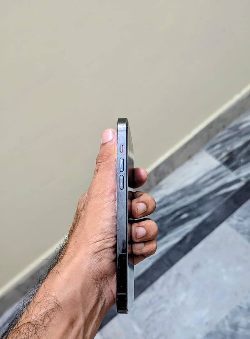 Apple iPhone 14 Pro Max 9