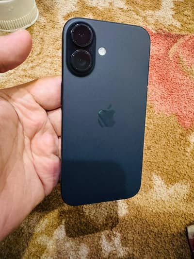 Apple iPhone 16 water pack