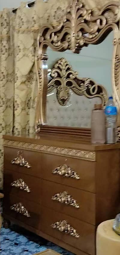 dressing table kay sath 2 side table be hai