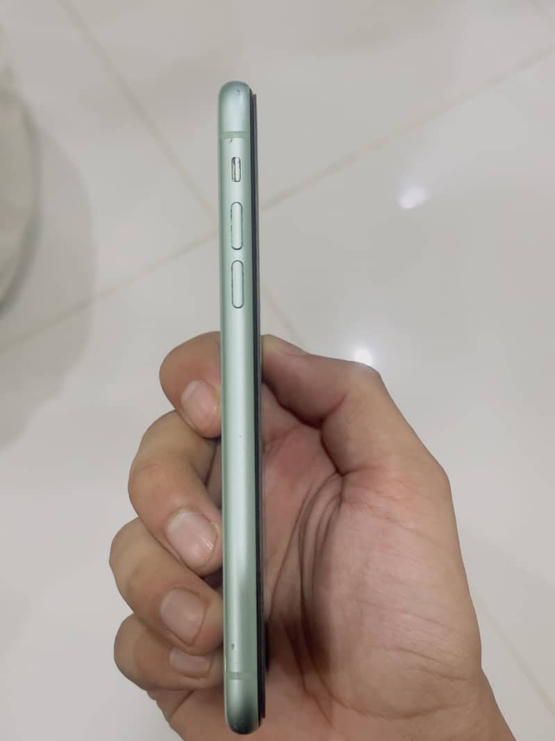 Apple iPhone 11 3