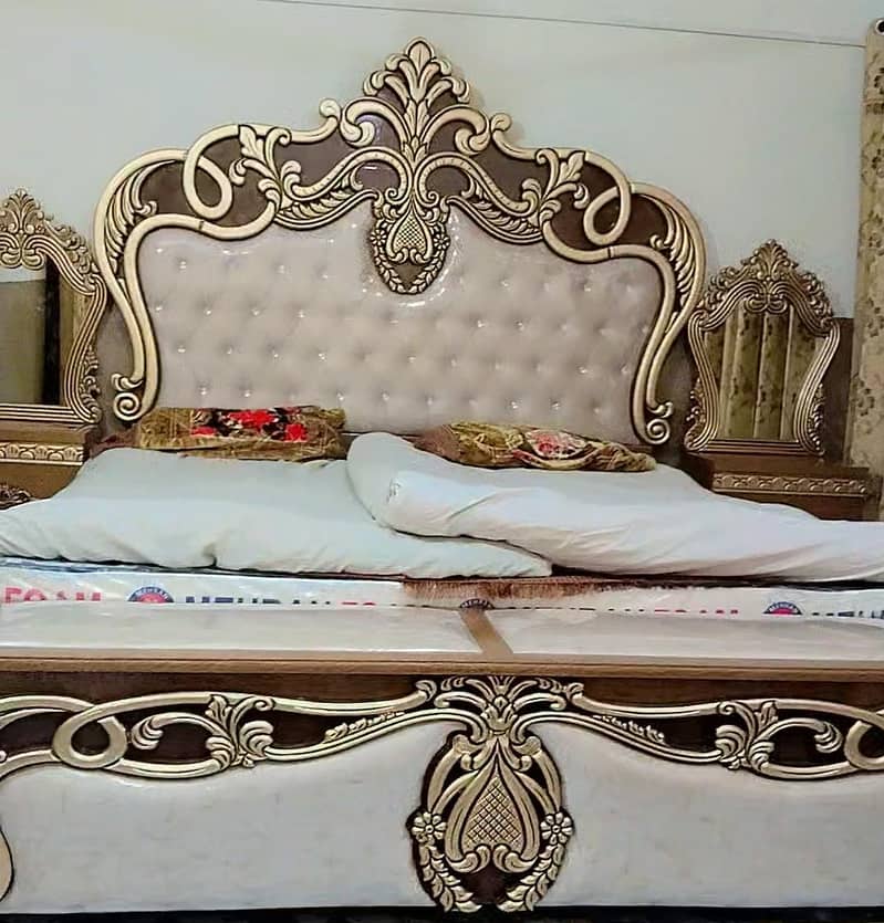 king bed 2 side table and dressing 0