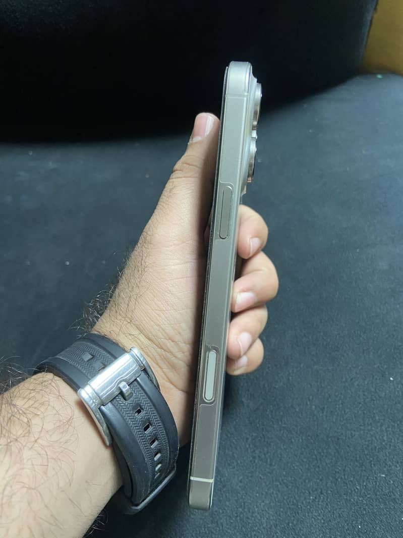 Iphone 16 pro max 3