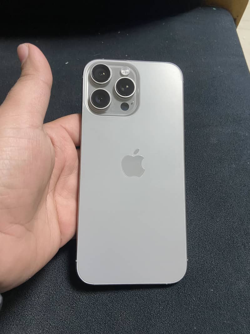 Iphone 16 pro max 4