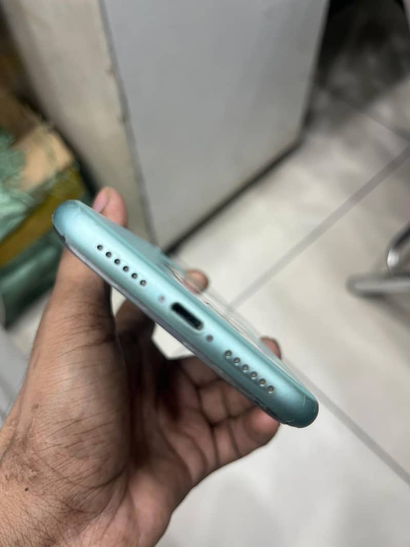 Apple iPhone 11 3