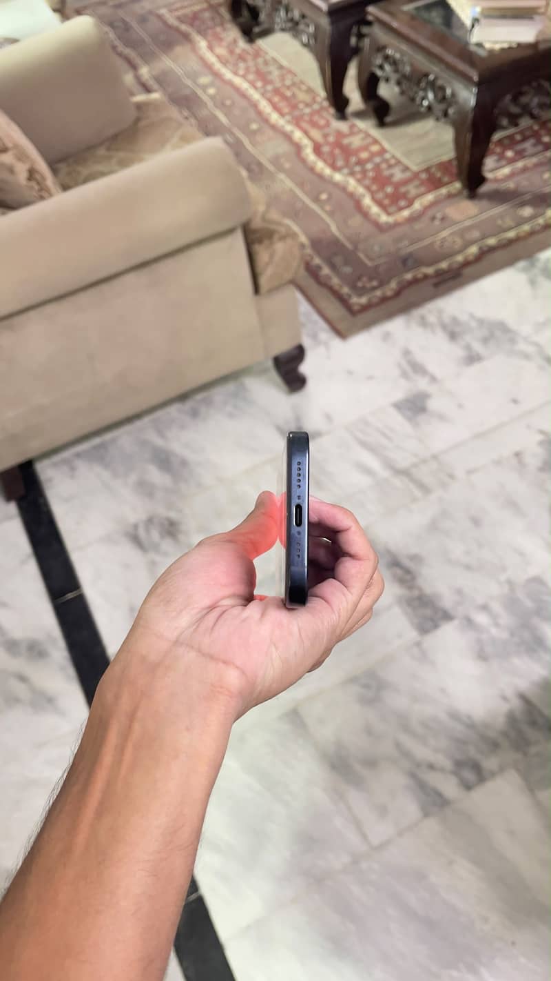 Apple iPhone 15 Pro 1