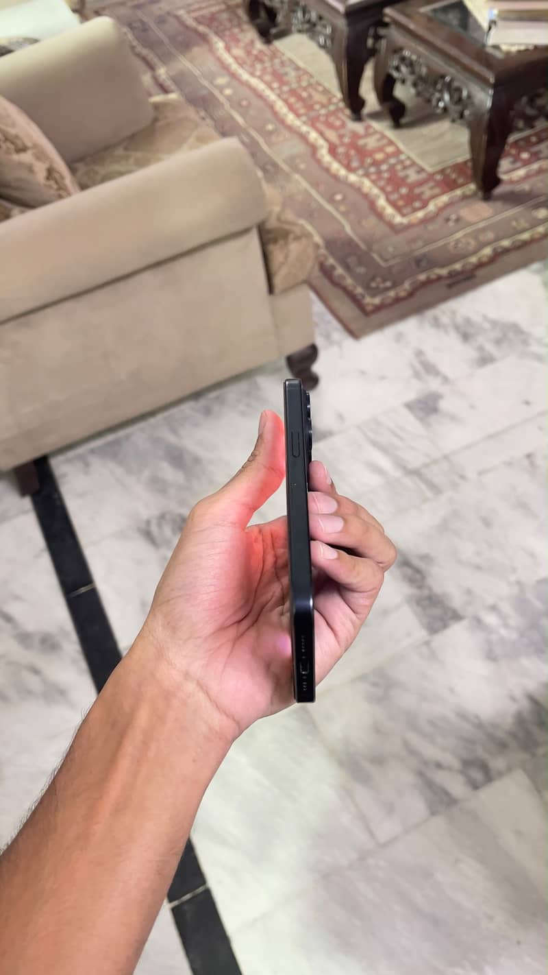 Apple iPhone 15 Pro 2