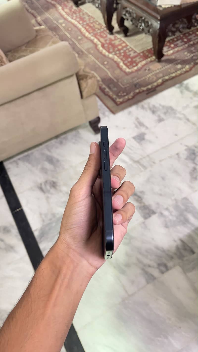 Apple iPhone 15 Pro 3