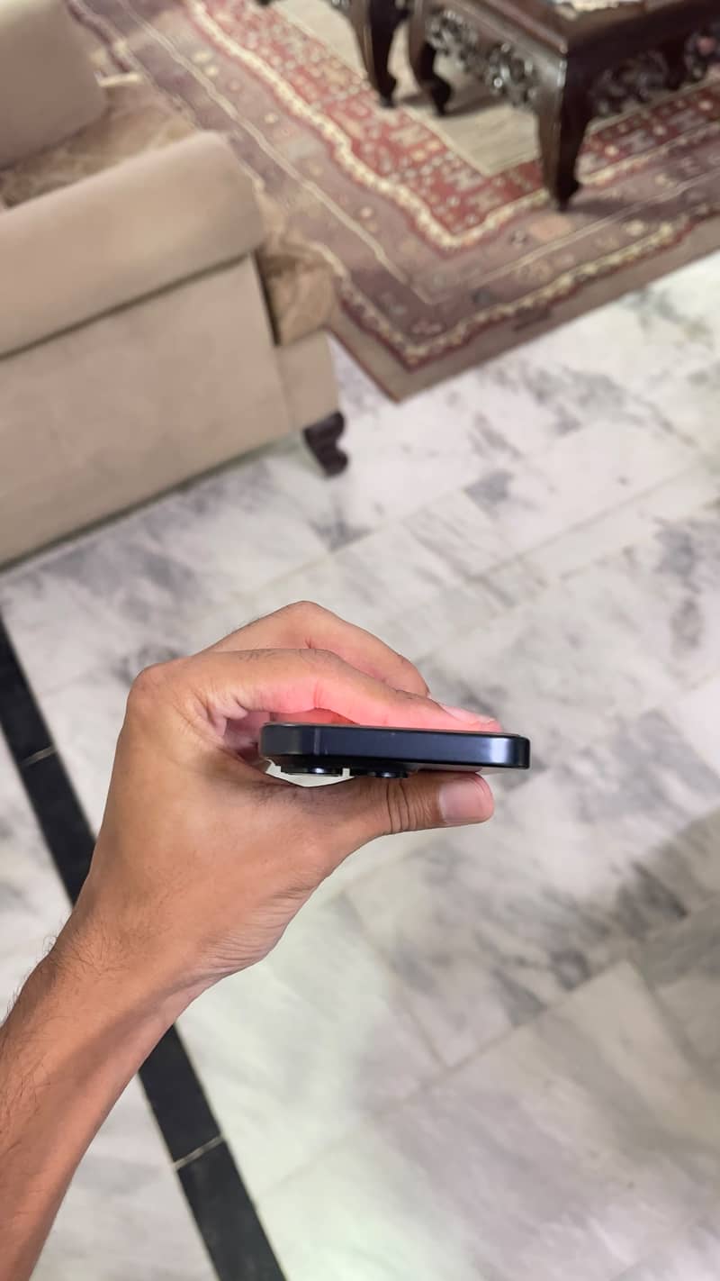 Apple iPhone 15 Pro 4