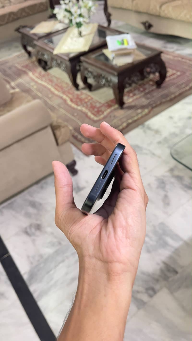 Apple iPhone 15 Pro 6