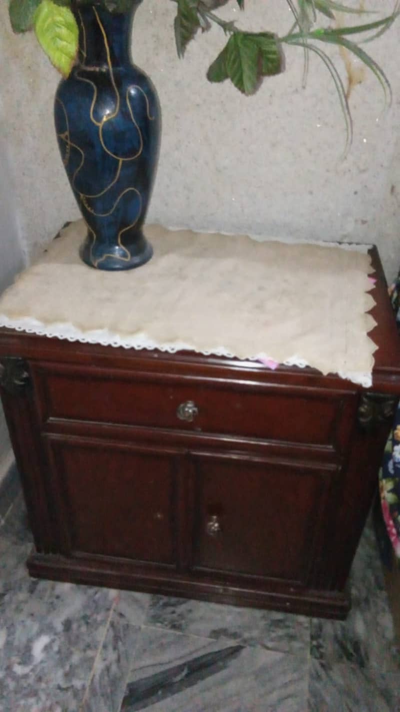 Double bed with side tables 3