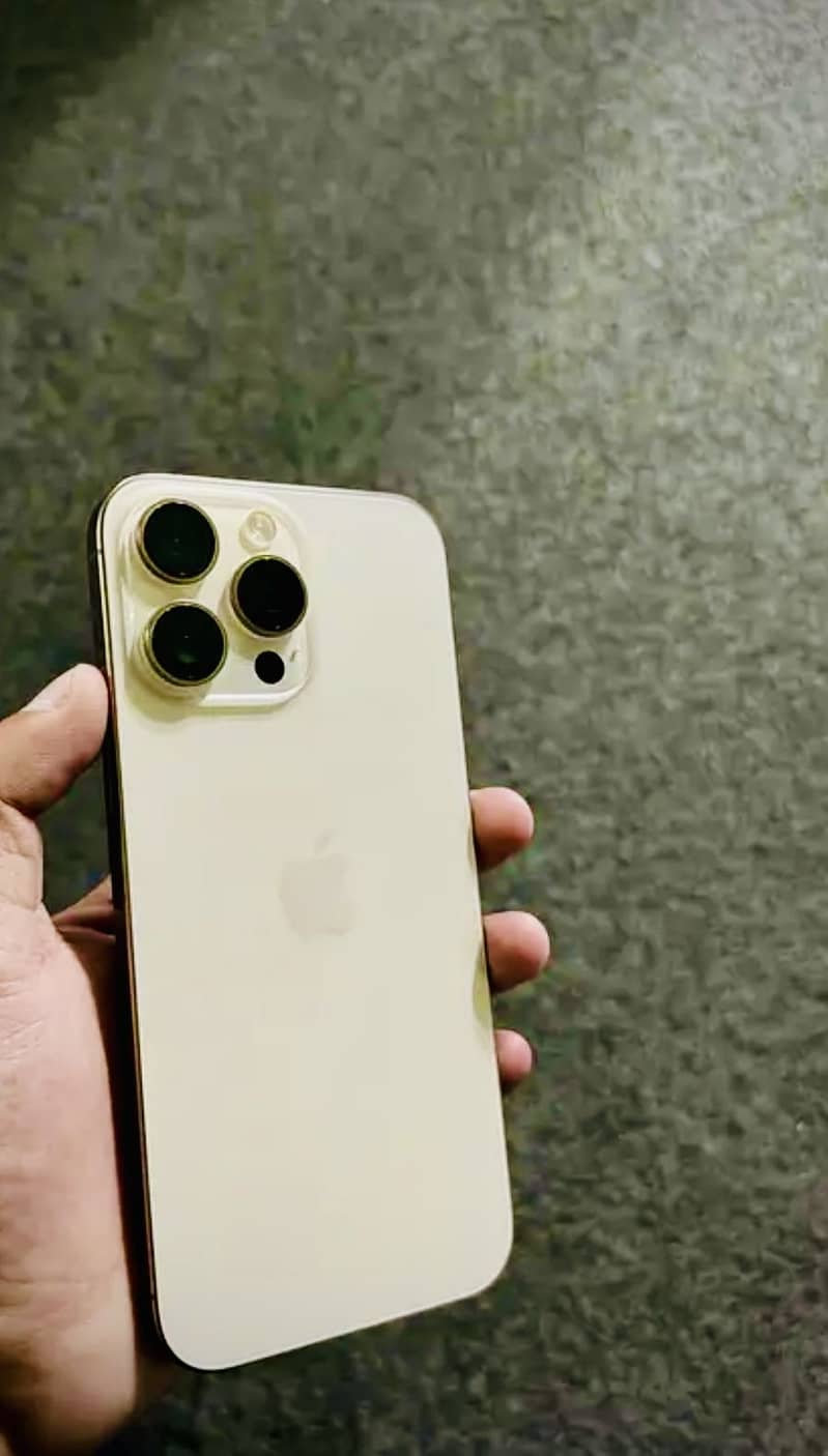 Apple iPhone 16 Pro Max 0
