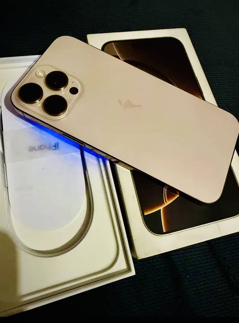 Apple iPhone 16 Pro Max 4