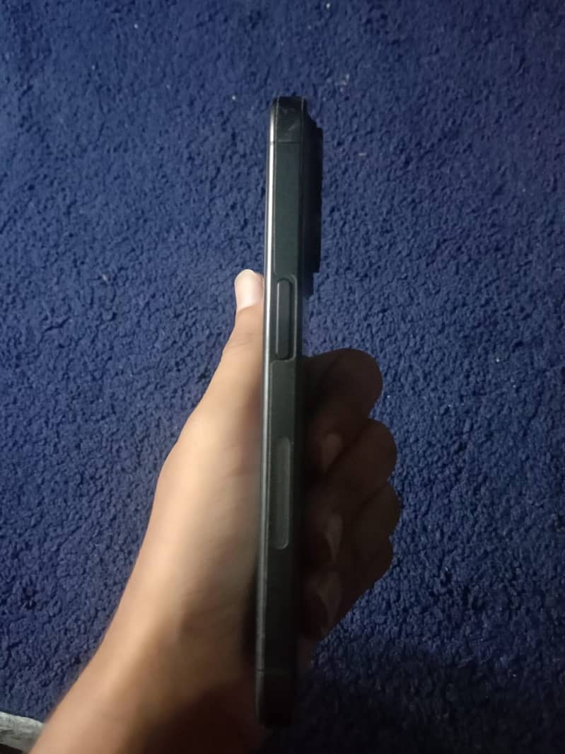 Apple iPhone 15 Pro 1