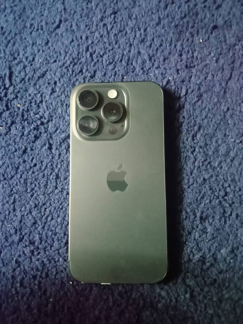 Apple iPhone 15 Pro 4