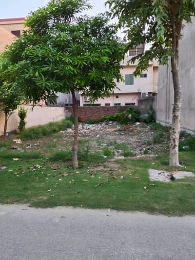 10 Marla plot For Sale Prime Location In J2 block wapda town phase1 Near Ucp University or Abdul sattar Eidi Road Motorway M2