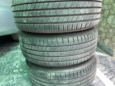 Almost new only done 3000 kms tyres only