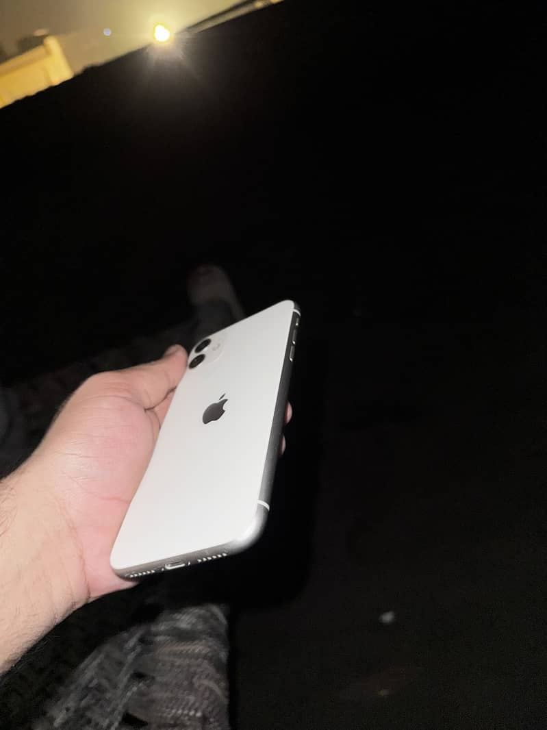 Apple iPhone 11 0